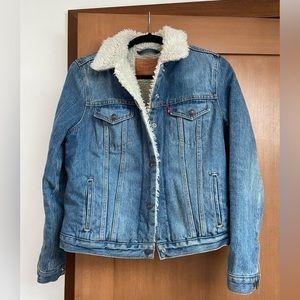 LEVIS shearling lined denim jacket size M